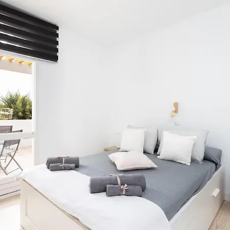 Apartment Home2book Cozy White Wood Apartment, Pool&terrace *